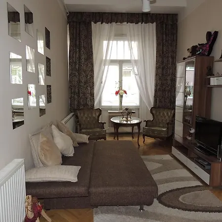 City Center Cintia Apartman Apartament *